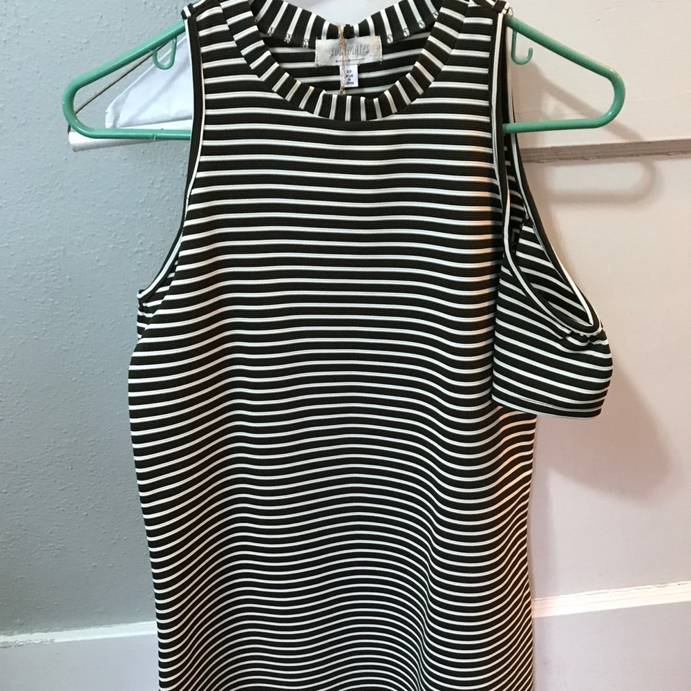 Cutout sleeve dress